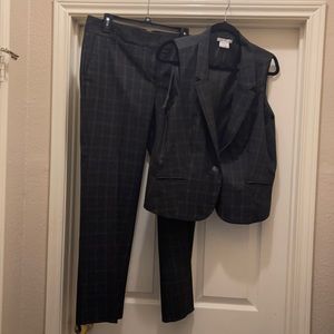 65% polyester 33% rayon and 2% spandex. Excellent